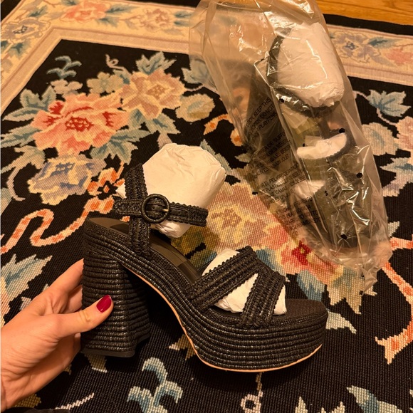 Elegant Black Platform Sandals - Picture 2 of 7